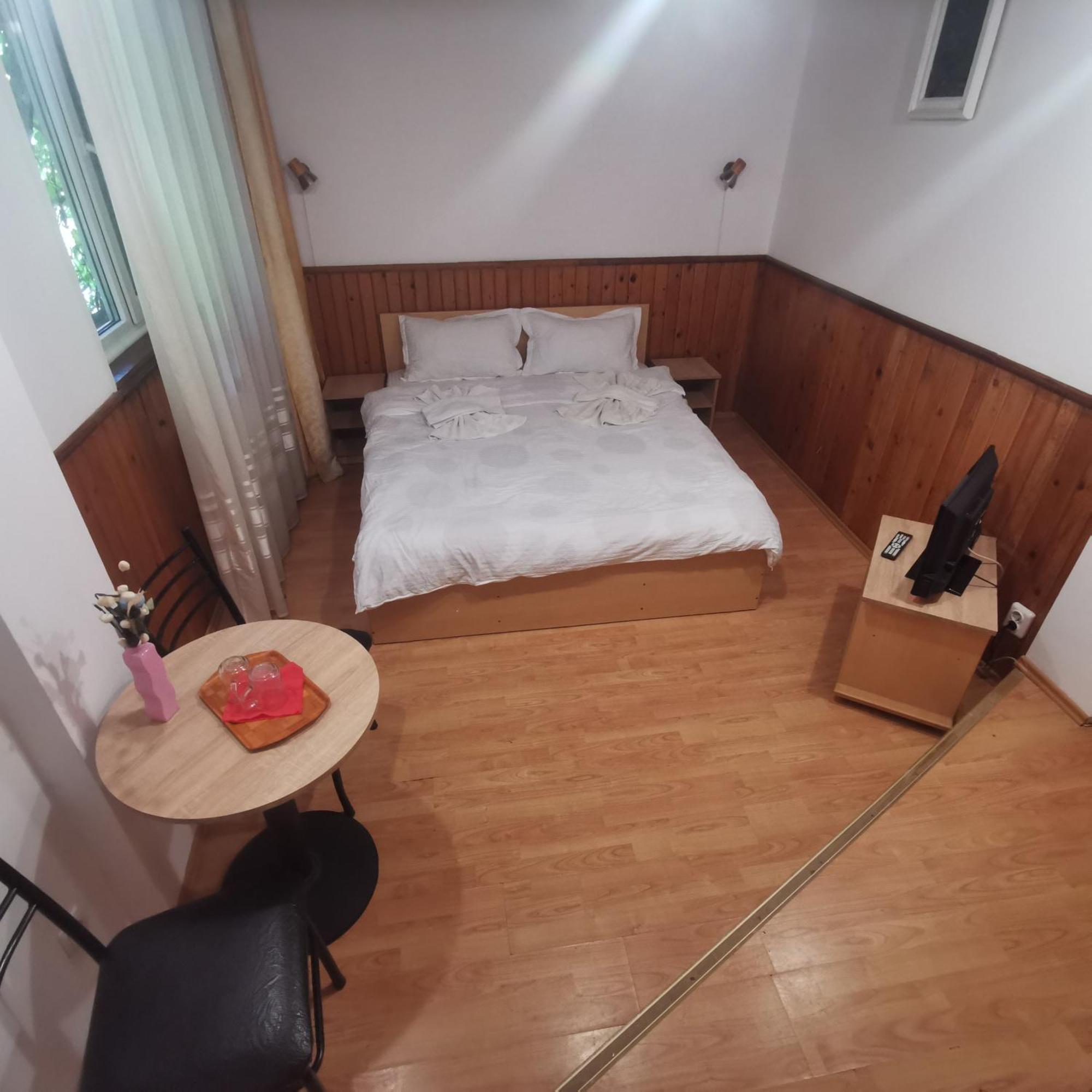 Pensiunea Fara Nume Busteni Ngoại thất bức ảnh