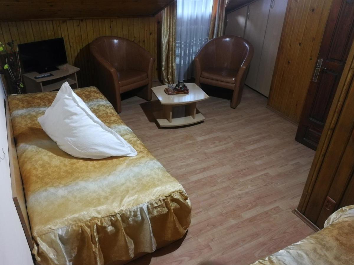 Pensiunea Fara Nume Busteni Ngoại thất bức ảnh